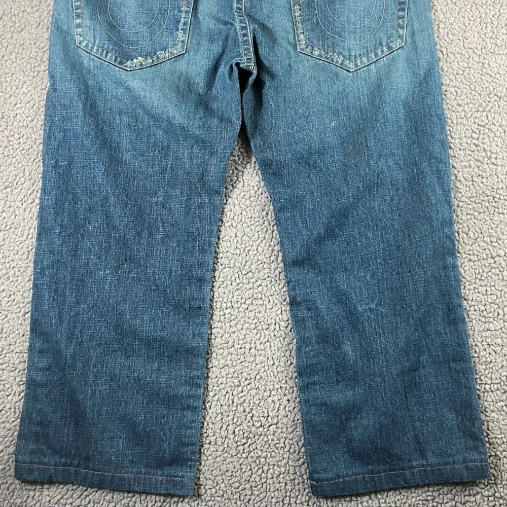 True Religion Bobby Jeans Mens 43x27 Medium Wash Straight Leg Distressed Denim